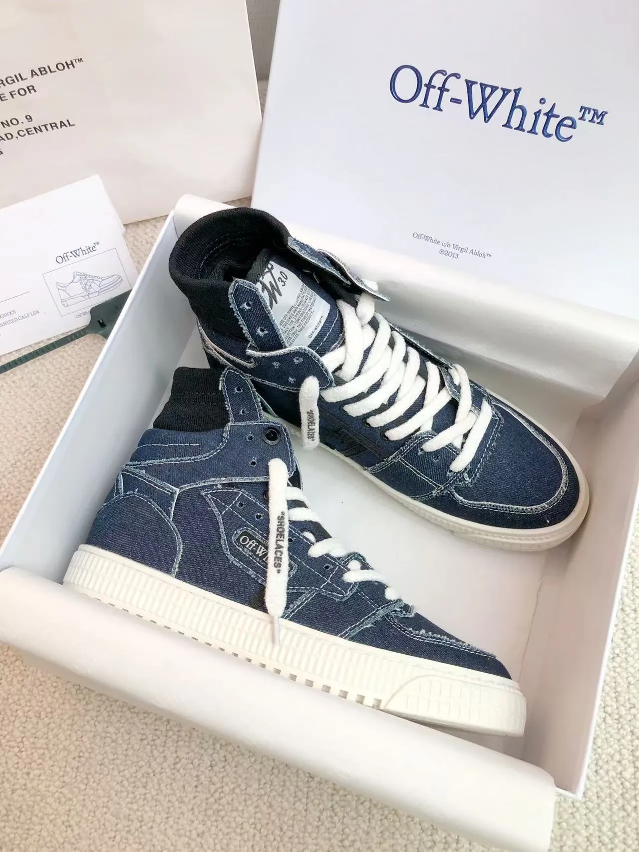 Men's men's shoes P660! 🌈🌈OFF WHITE🌈🌈 ⚡️Couple model⚡️🍓New color🍓 👉Ex-factory price: 130-45 The latest spring model of Gaobang street casual Martin style masterpiece, released the highest quality version on the market 👊 Series original mold opening, original lasting, production technology 1:1 original ➰🔜The best choice for more and more celebrities and Internet celebrities🔸In the classics Changes in the code🔸Innovate in the trend🔸Strive to break away from the shackles of bad street design🔝Although he is not the originator of fashion design, he is definitely a shining dark horse in avant-garde design🐴🆙Do not follow the trend🔅Not universal beauty🔅 Fabric💯First-layer cowhide Lining💯Imported skin-friendly and environmentally friendly polyester mesh Foot pads💯Original molded high-elastic environmentally friendly molding pads Midsole💯Original lasting process Outsole💯Rubber outsole Packaging💯Official website synchronized full set of packaging (brand wrapping paper, brand certificate, brand cloth bag)